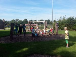 Ferienbetreuung Niedrigseilgarten 2.jpg